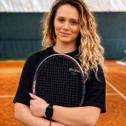 Profesor de tenis la Match Ball Tennis Club: Denisa Hususan